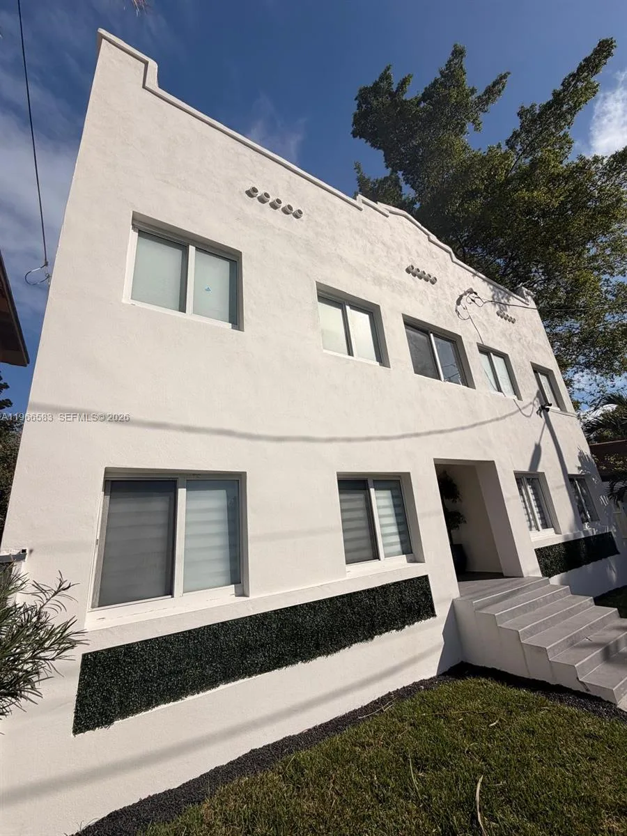 337 SW 10th Ave, Miami, FL 33130 photo 2