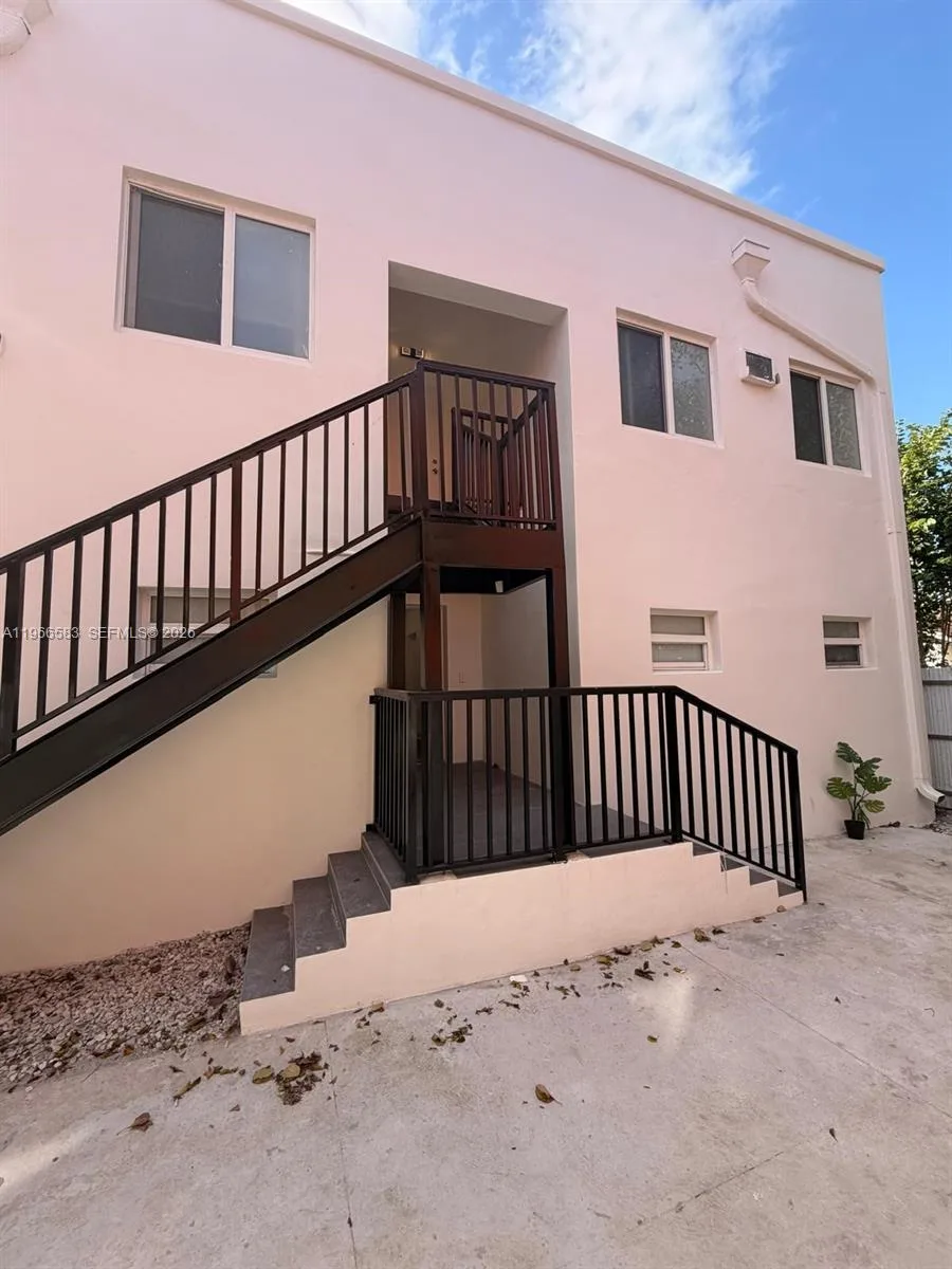 337 SW 10th Ave, Miami, FL 33130 photo 5