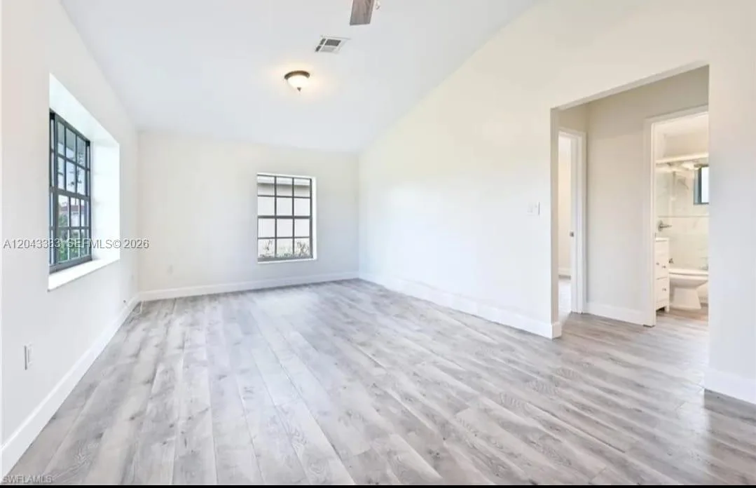 2830 NE 4th Ave, Naples, FL 34120 photo 2