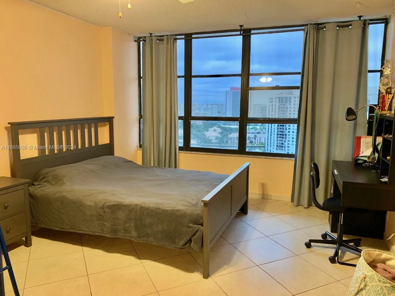 600 Three Islands Blvd # 1817, Hallandale Beach, FL 33009 photo 4