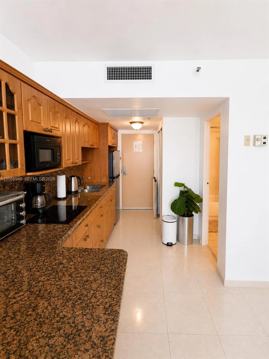 19201 Collins Ave # 1025, Sunny Isles Beach, FL 33160 photo 2