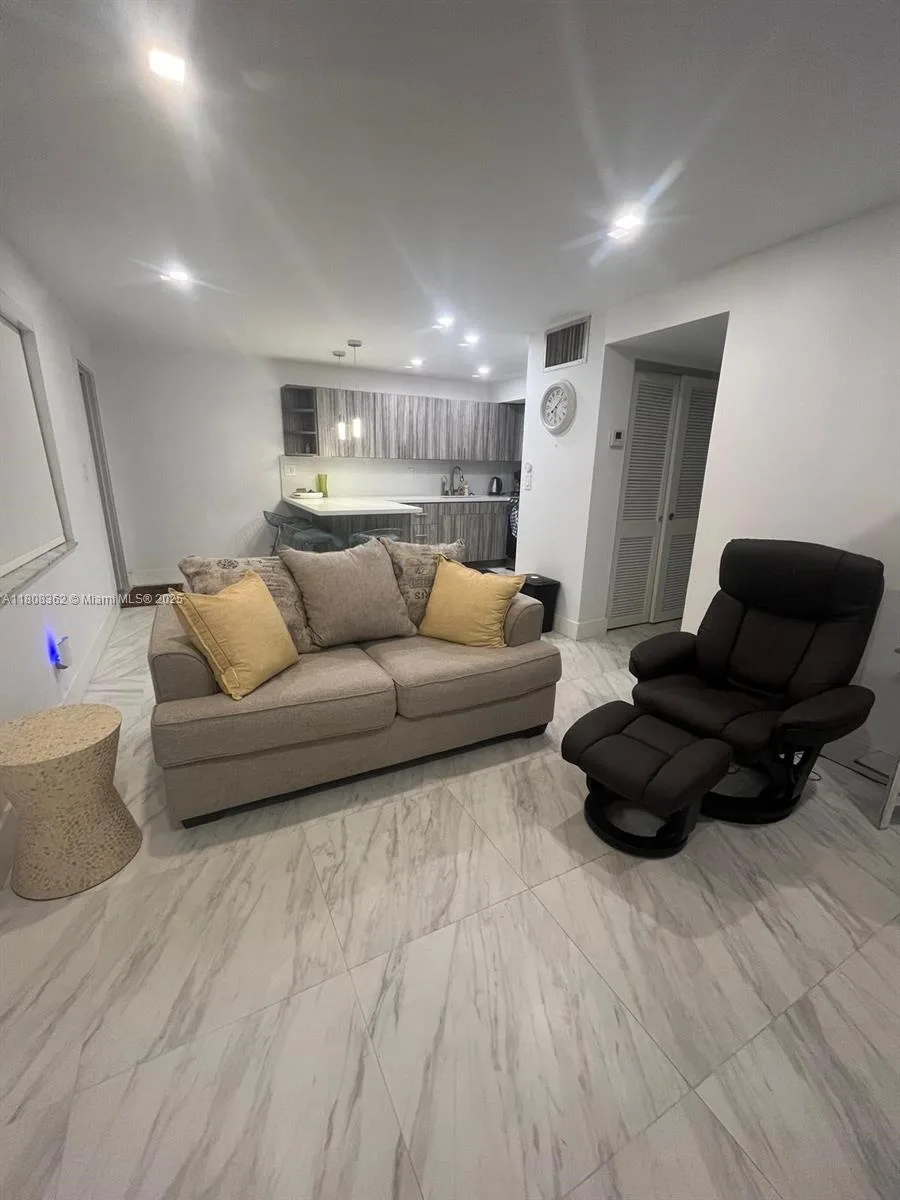 2145 Pierce St # 422, Hollywood, FL 33020 photo 4