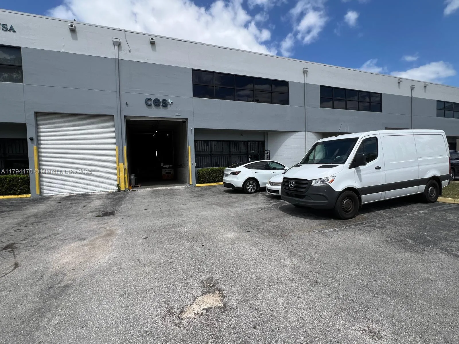 2330 NW 102nd Pl, Doral, FL 33172