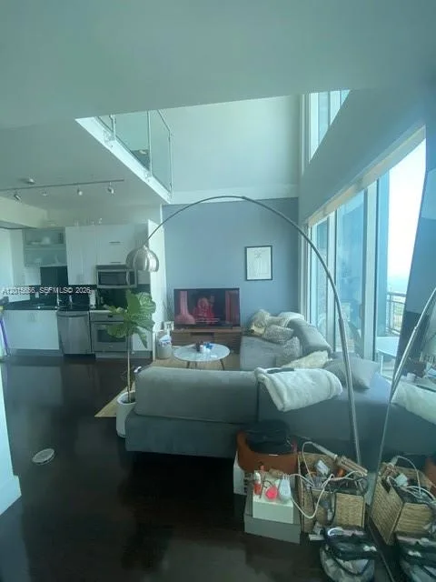 60 SW 13th St # 4611, Miami, FL 33130 photo 3