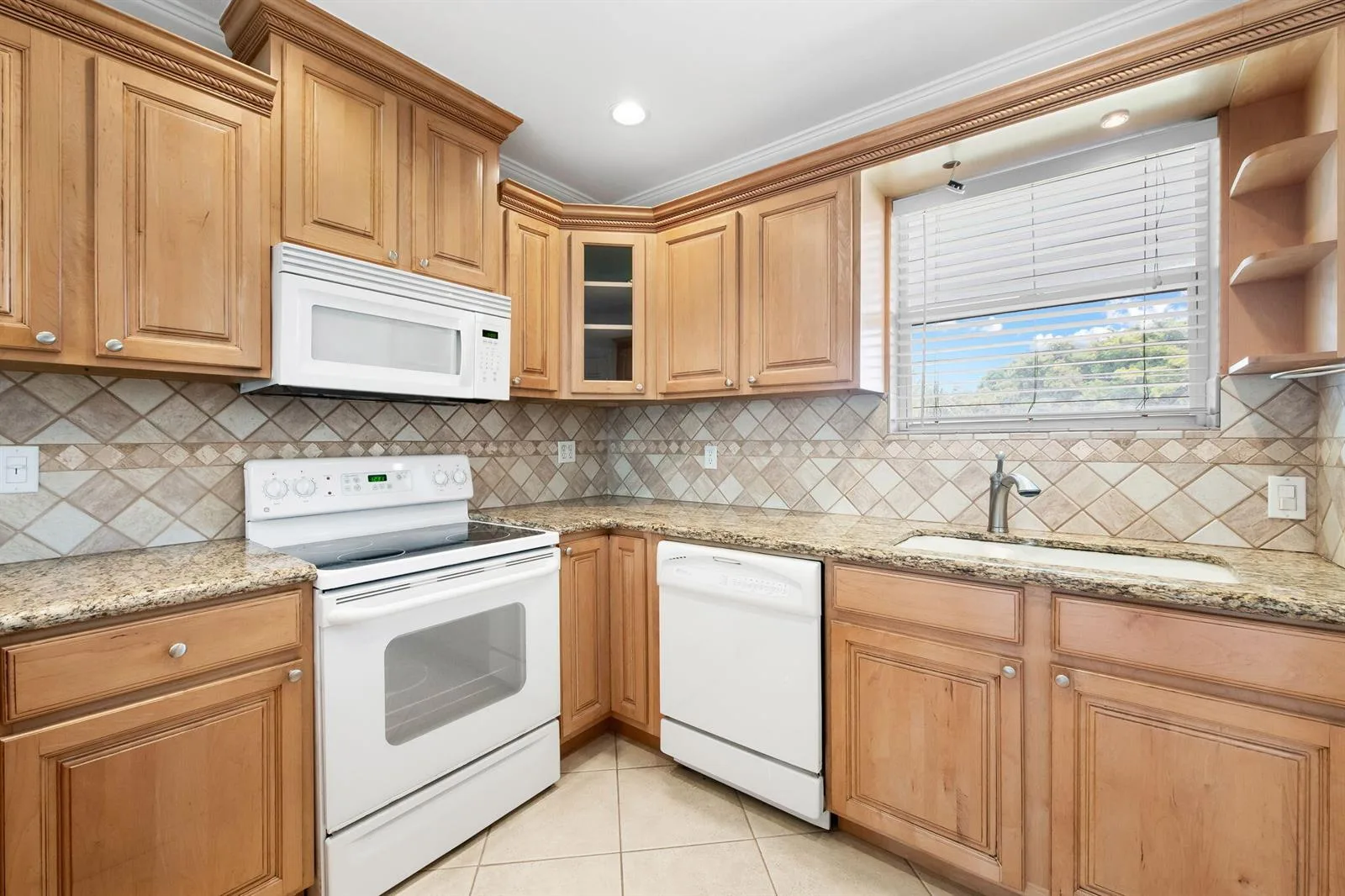 2748 NE 28th Avenue # 20, Lighthouse Point, FL 33064 photo 4