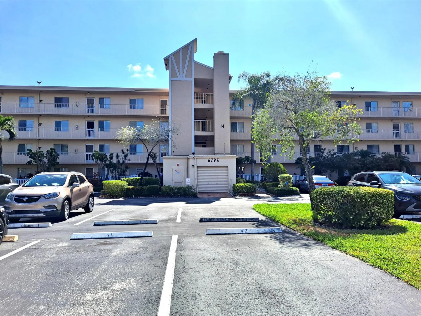 6795 Huntington Lane # 405, Delray Beach, FL 33446