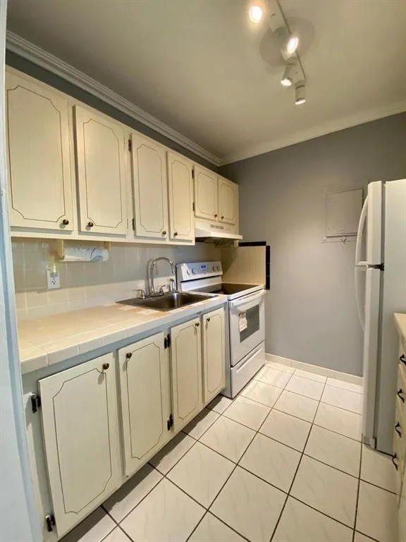 2916 FUNSTON Street # 51A, Hollywood, FL 33020 photo 6