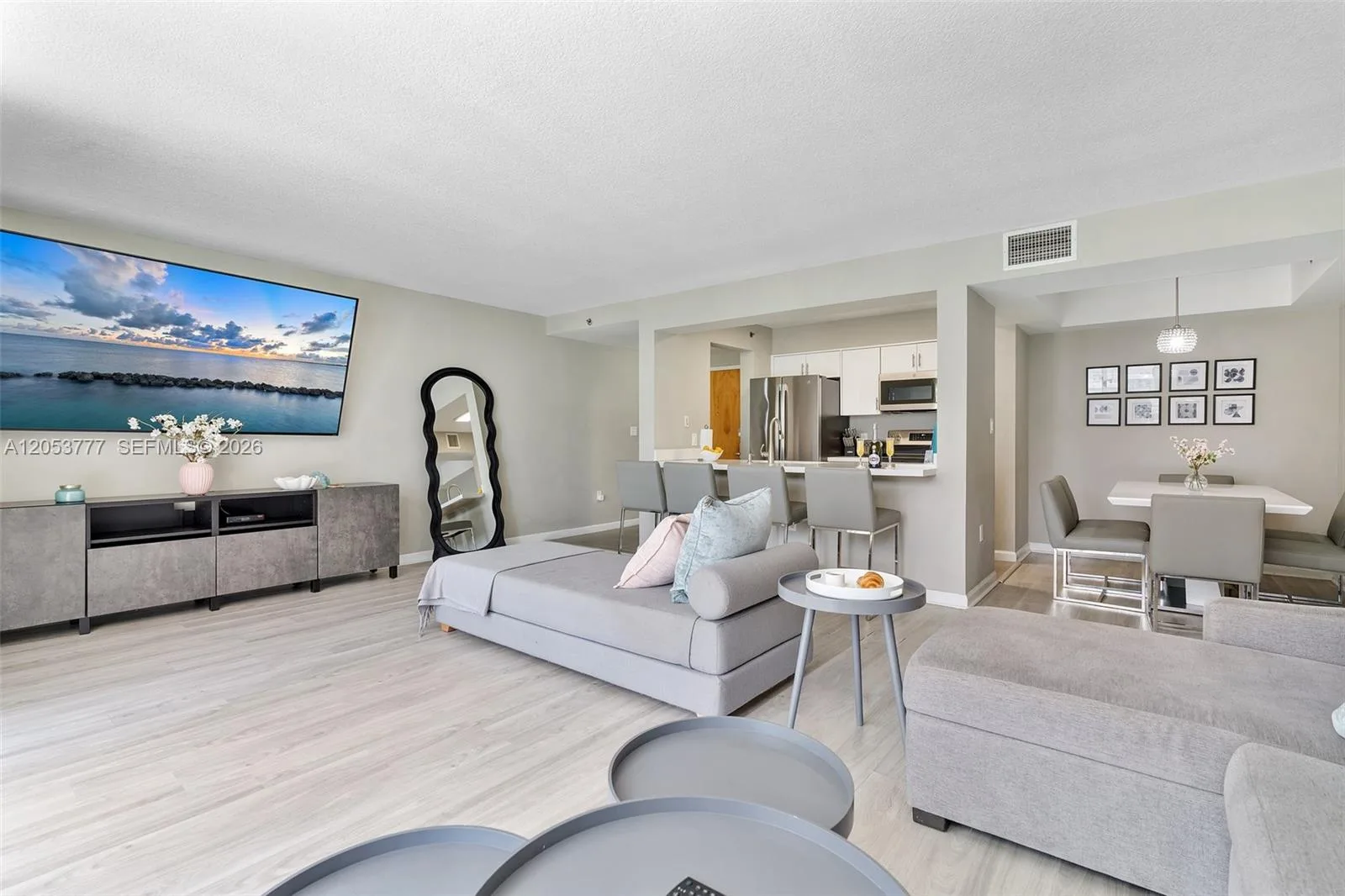 1200 Brickell Bay Dr # 2423, Miami, FL 33131 photo 11