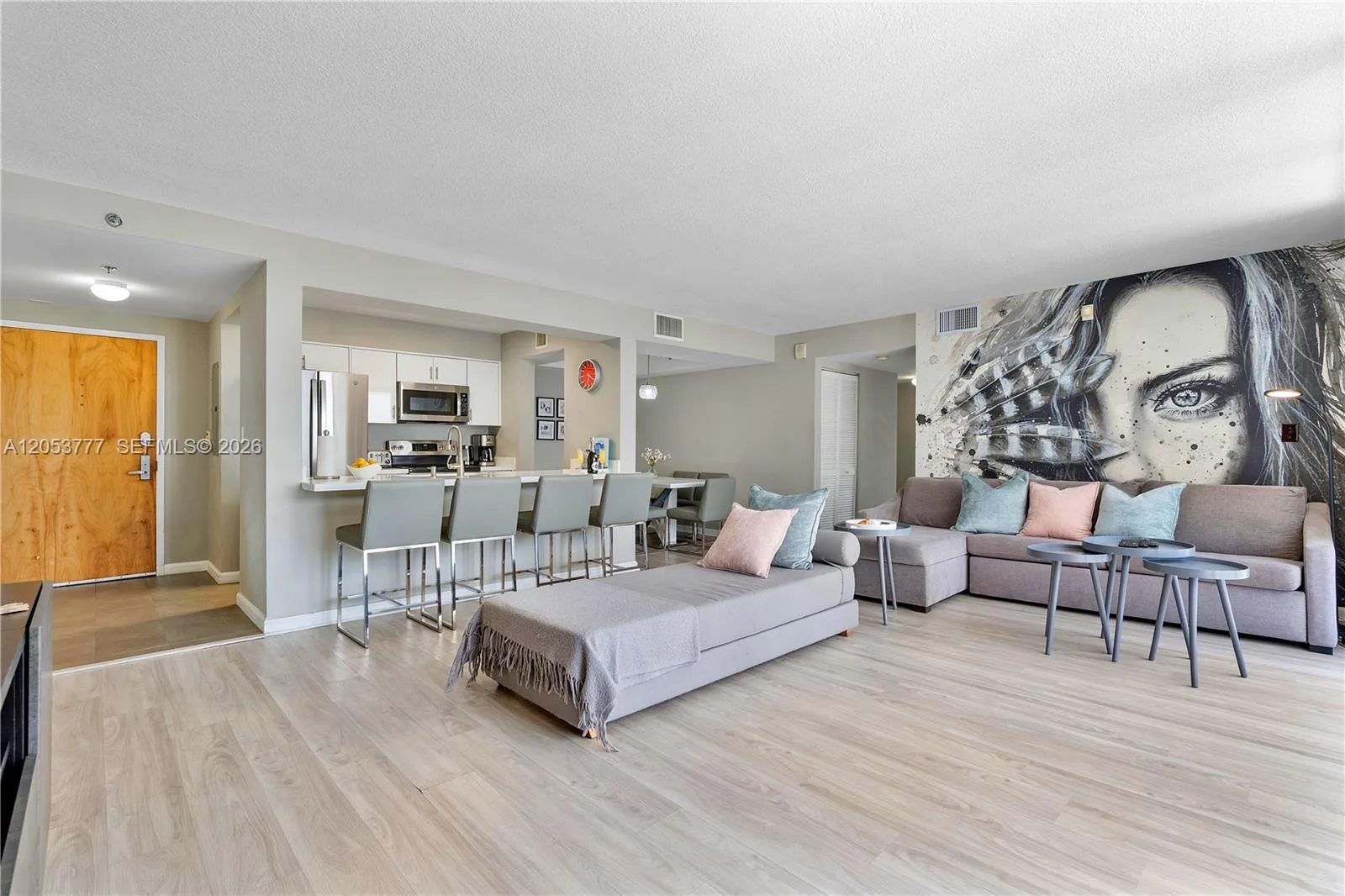 1200 Brickell Bay Dr # 2423, Miami, FL 33131 photo 4