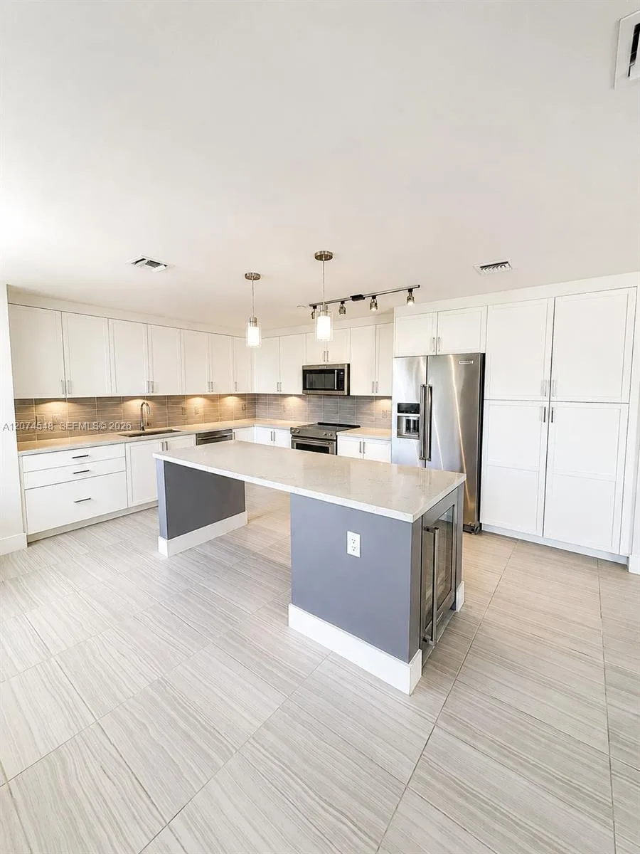 215 N New River Dr E # 310, Fort Lauderdale, FL 33301