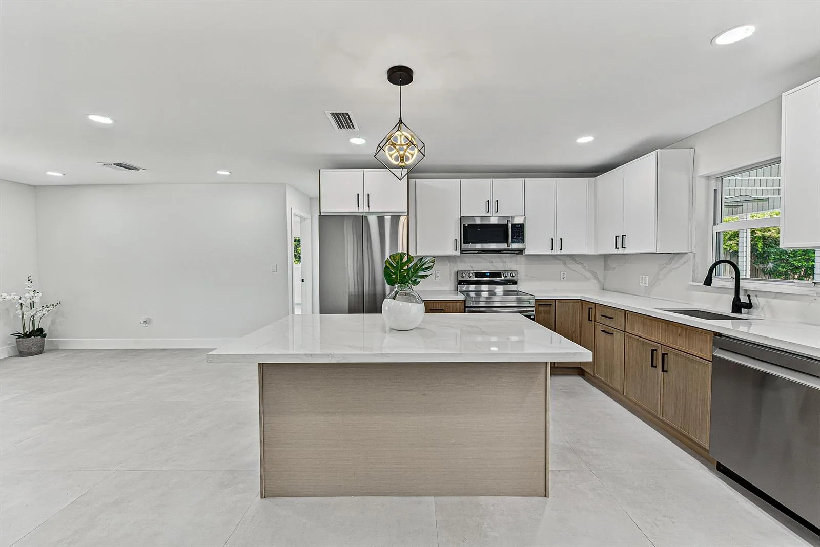 350 NE 42ND Street, Oakland Park, FL 33334 photo 13