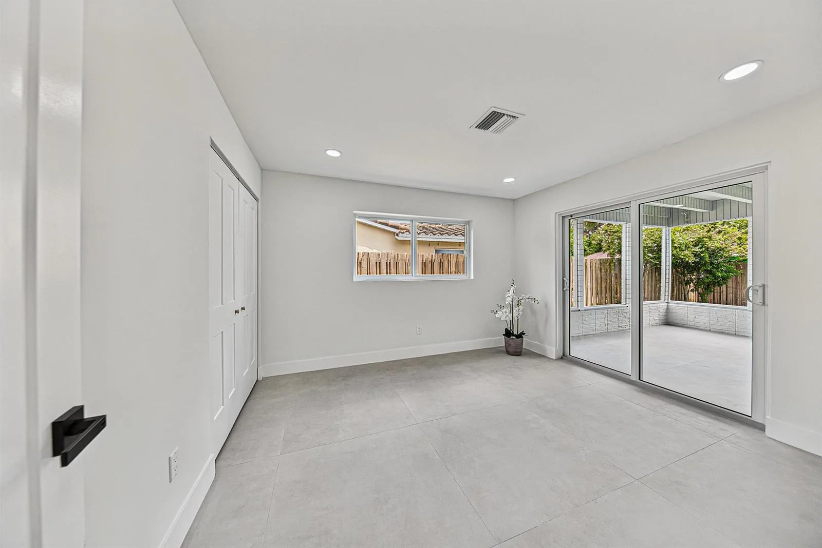 350 NE 42ND Street, Oakland Park, FL 33334 photo 5