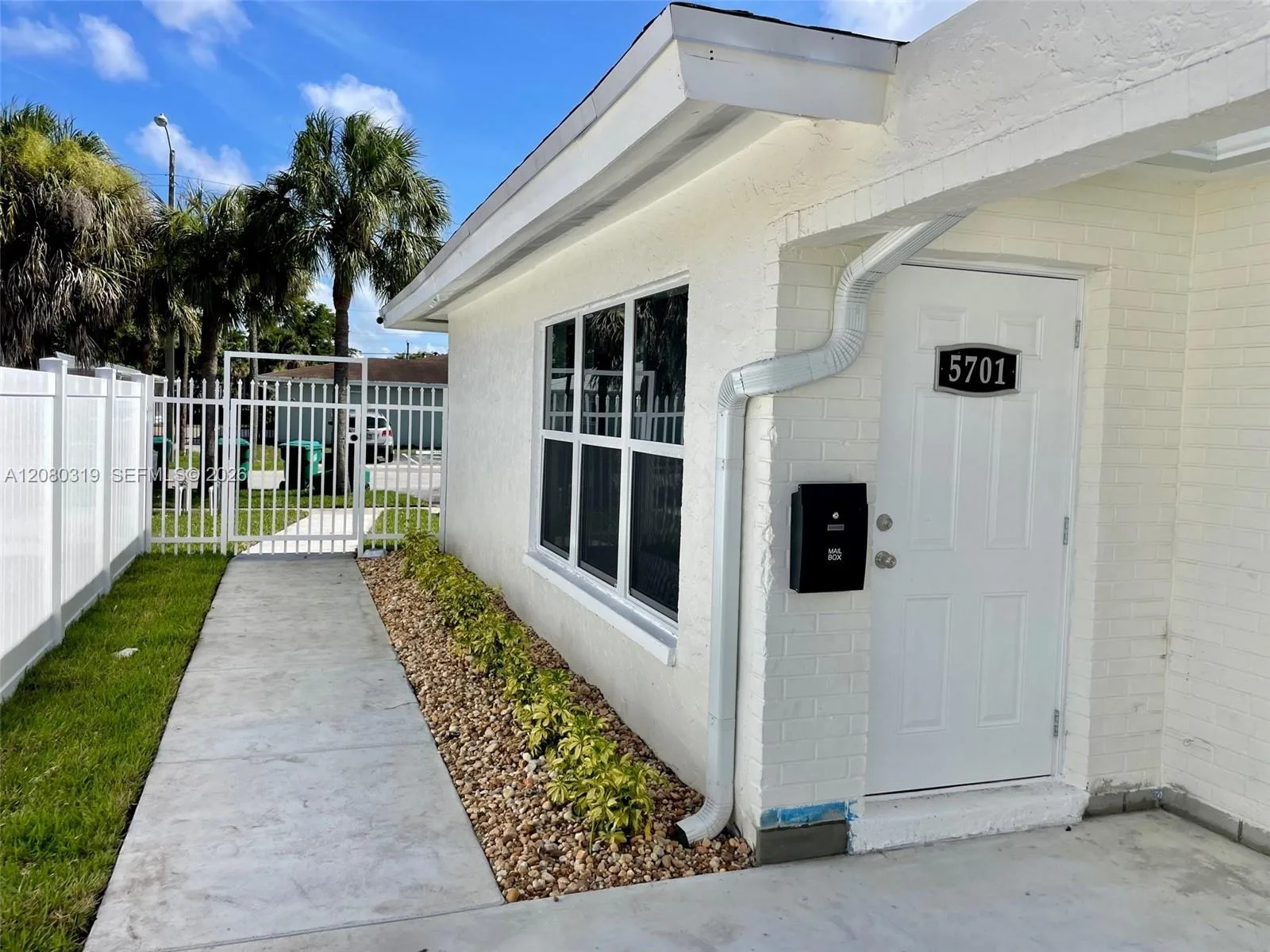 5711 NW 28th St # 5711, Lauderhill, FL 33313