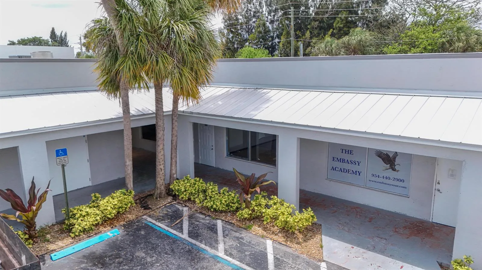 2450 W Oakland Park Boulevard, Oakland Park, FL 33311