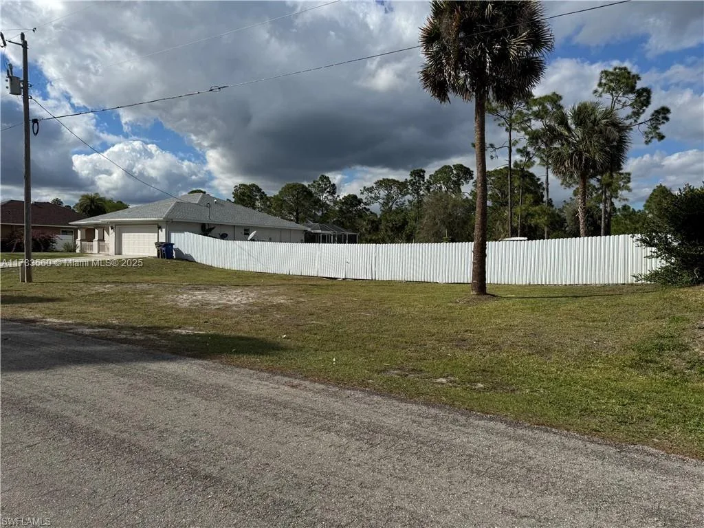 1065 Lilac ST E, Lehigh Acres, FL 33974 photo 2