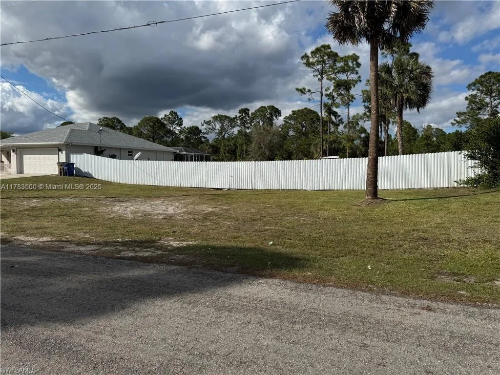 1065 Lilac ST E, Lehigh Acres, FL 33974 photo 3