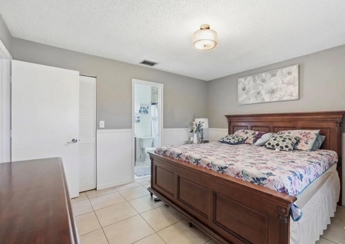 5330 Mendoza Street, West Palm Beach, FL 33415 photo 10
