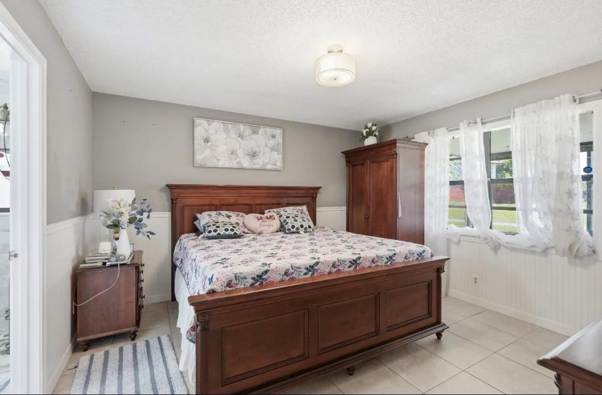 5330 Mendoza Street, West Palm Beach, FL 33415 photo 9