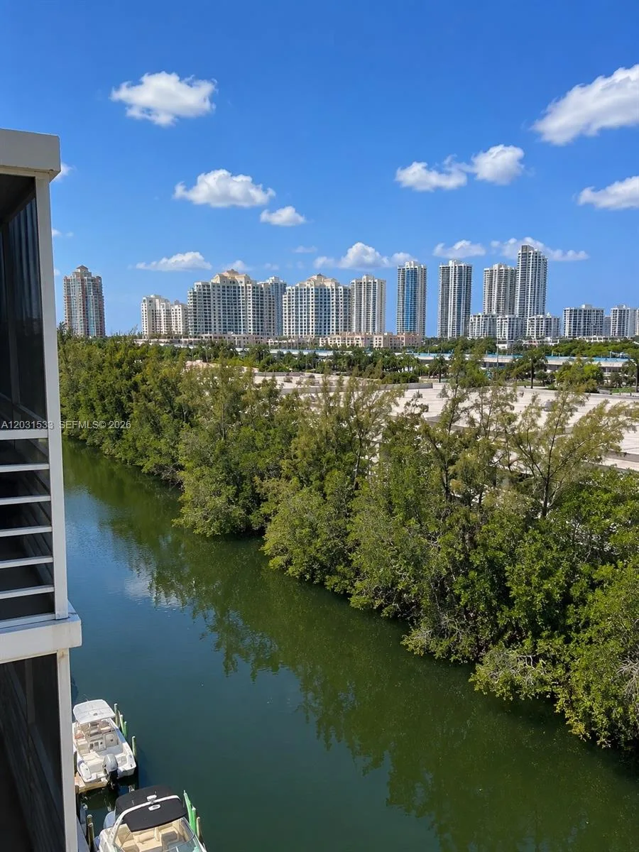 3660 NE 166th St # 805, North Miami Beach, FL 33160 — zdjęcie 4