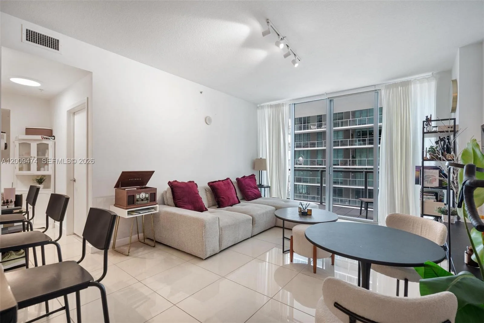 79 SW 12th St # 2908-S, Miami, FL 33130 photo 2
