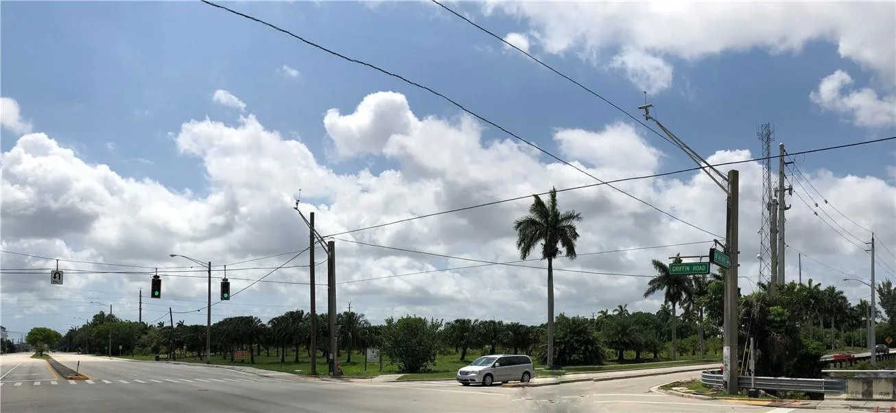 3990 Griffin Road, Hollywood, FL 33312 photo 2