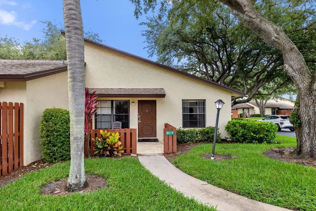 8019 SE Villa Circle, Hobe Sound, FL 33455 photo 2