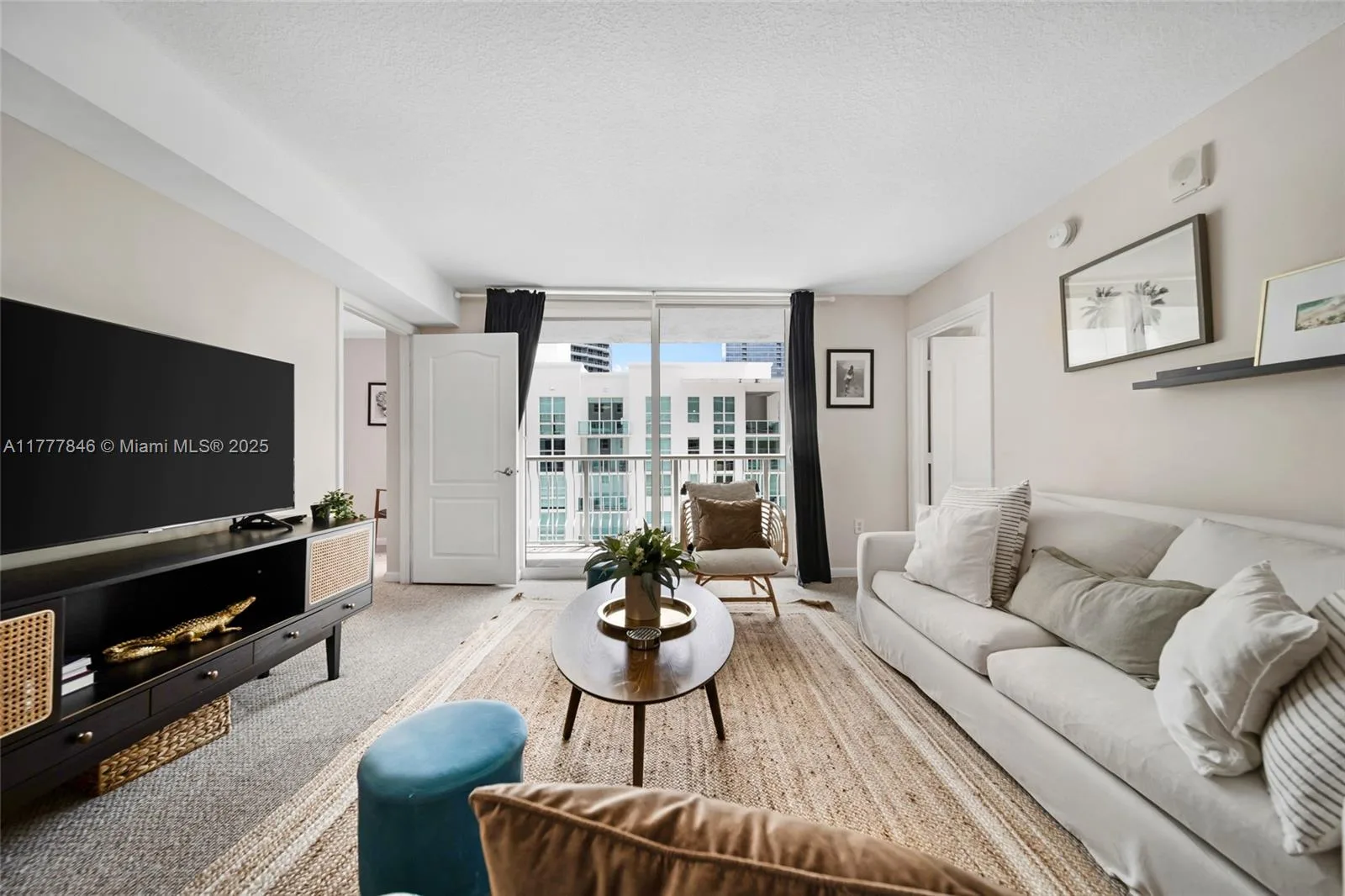 1200 Brickell Bay Dr # 2515, Miami, FL 33131
