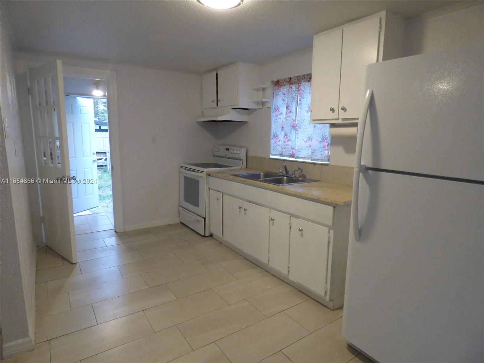 1135 E Voorhis Avenue, Deland, FL 32724 photo 3