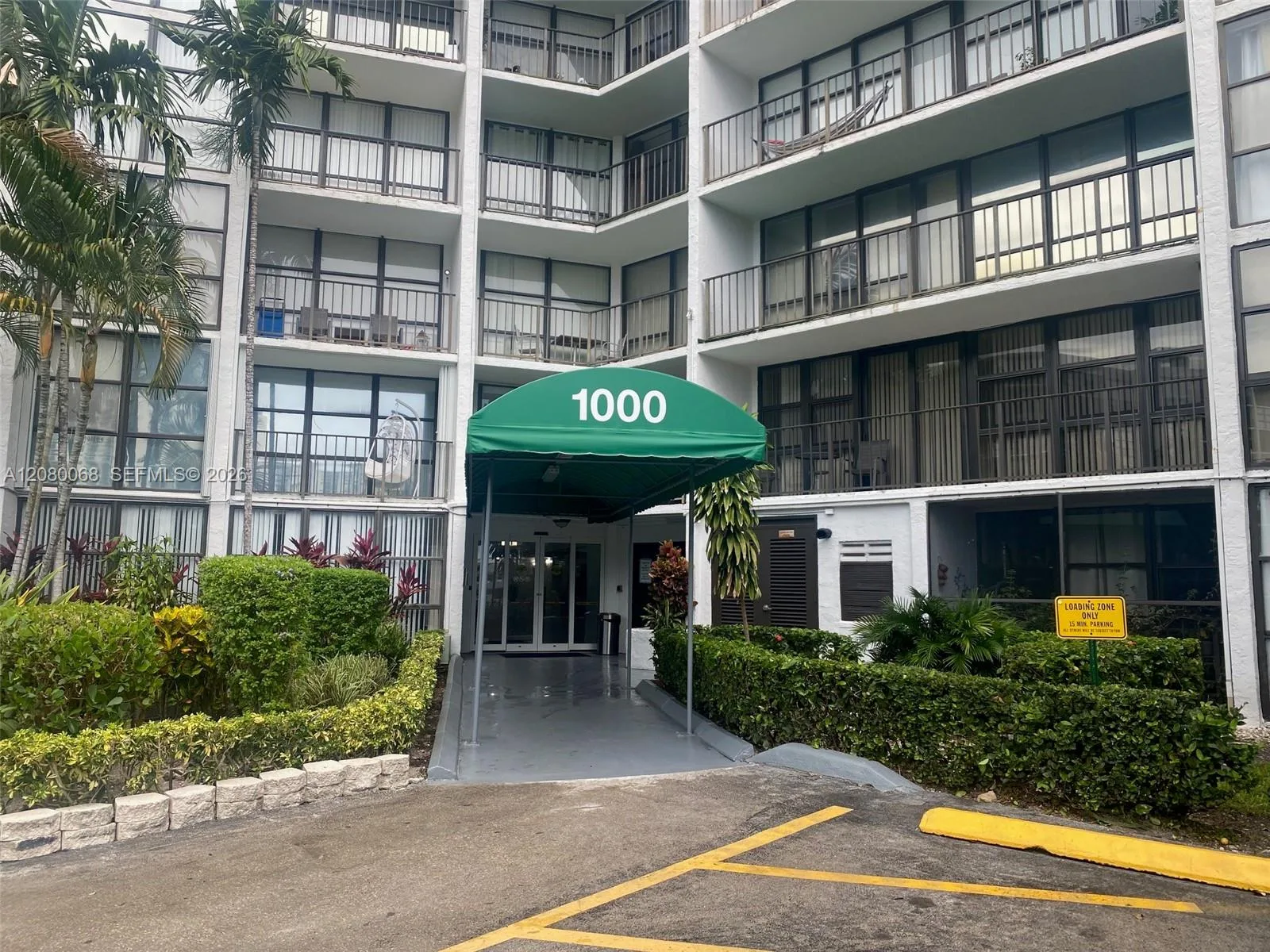 1000 Parkview Dr # 427, Hallandale Beach, FL 33009