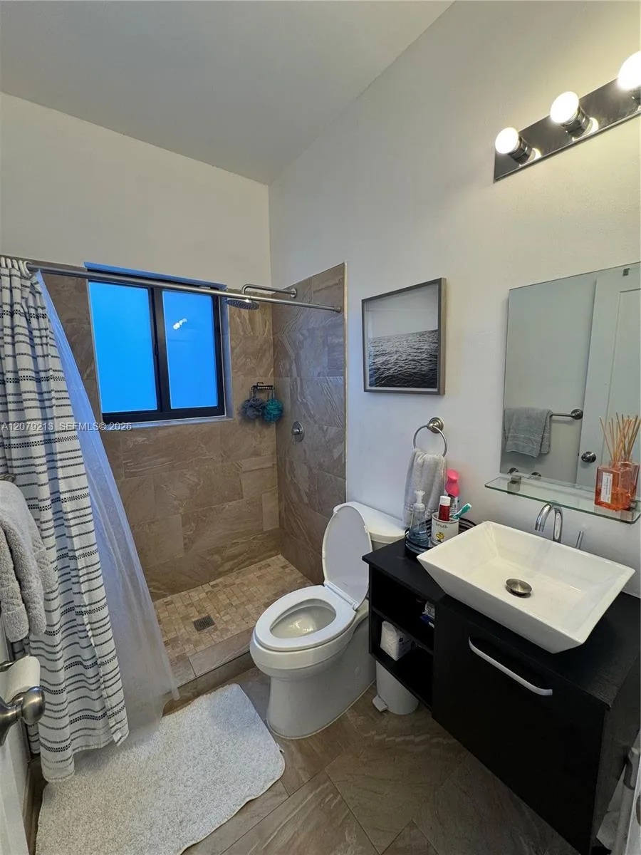 10841 NE 2nd Pl, Miami, FL 33161 photo 11