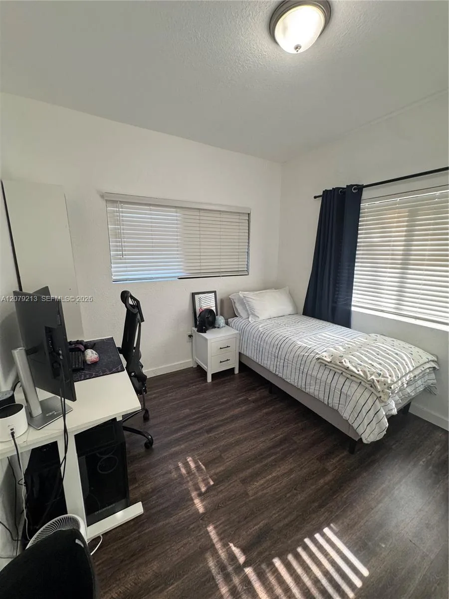 10841 NE 2nd Pl, Miami, FL 33161 photo 9