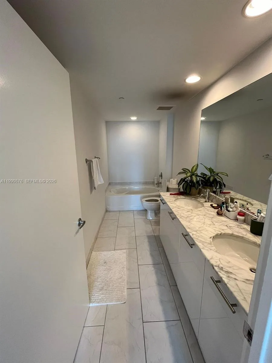 951 Brickell Ave # 2507, Miami, FL 33131 photo 11