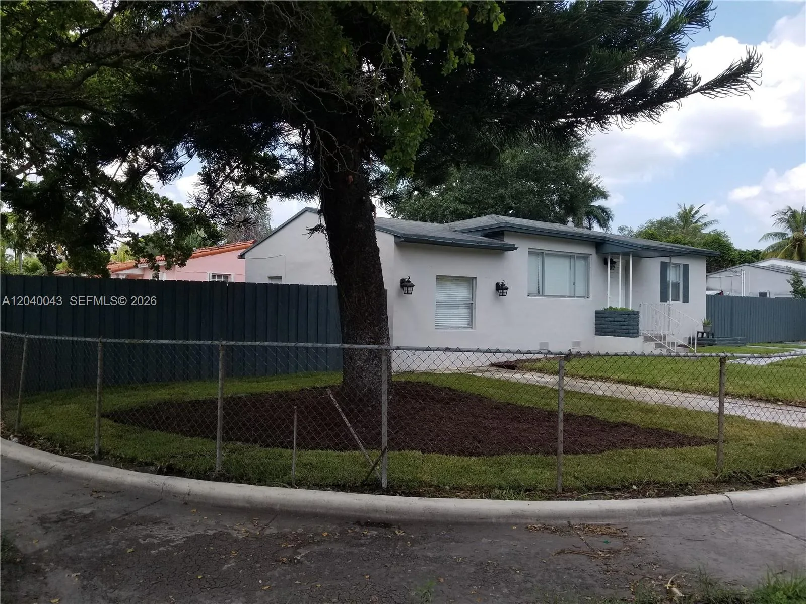 1201 NE 148th St # B, Miami, FL 33161