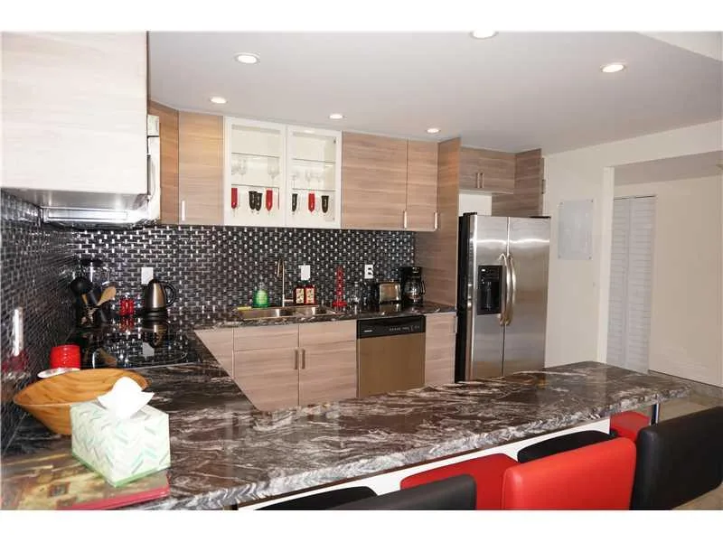 19370 COLLINS AV SEASONAL # 1611, Sunny Isles Beach, FL 33160 photo 2