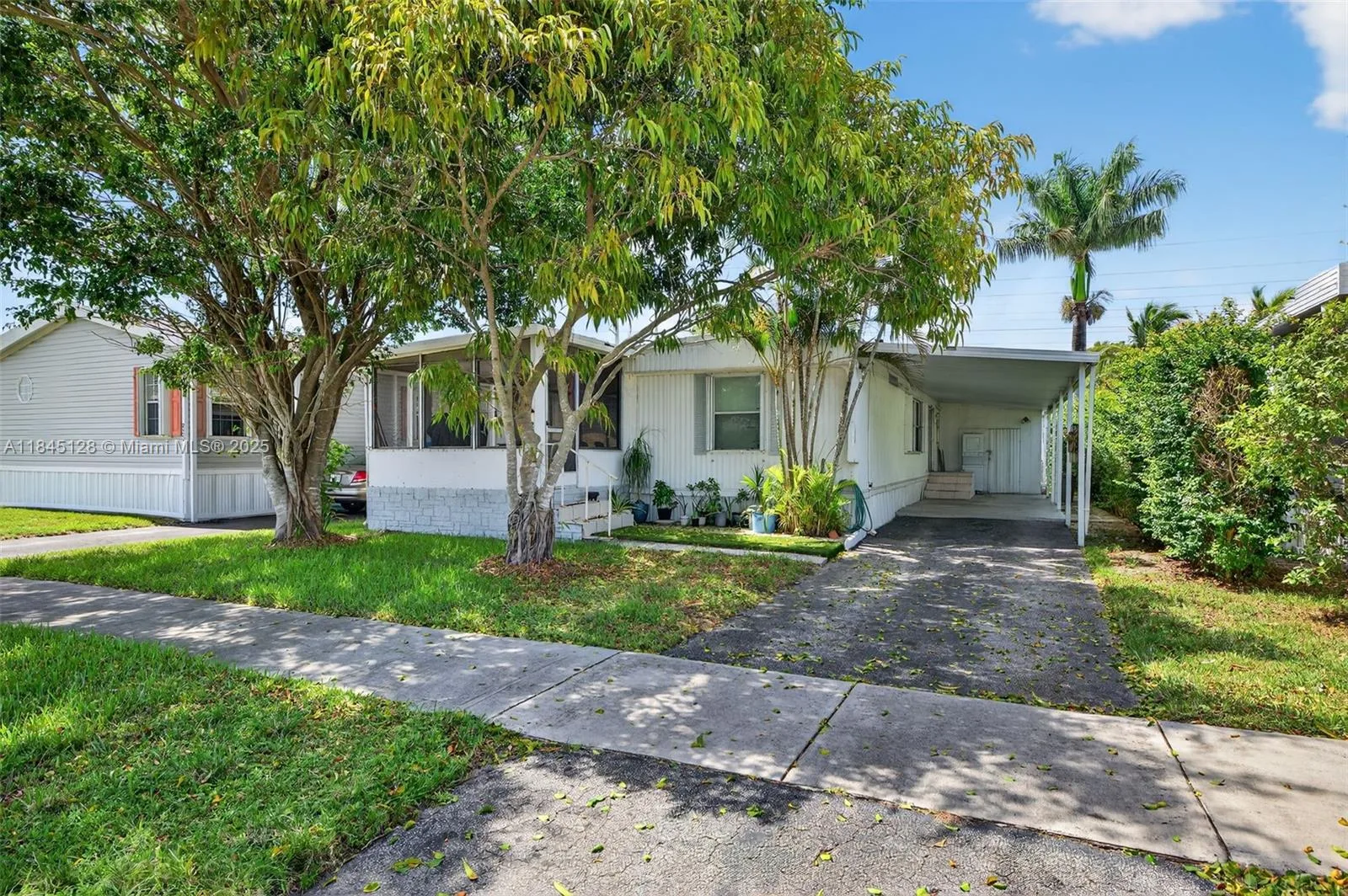 2430 SW 53rd St, Dania Beach, FL 33312