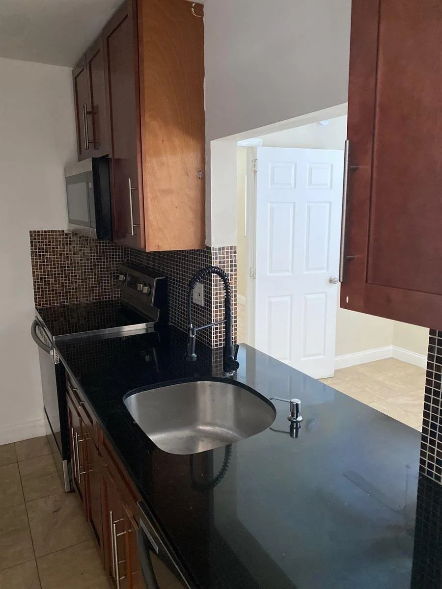 1444 Windsor Court # 1, Fort Lauderdale, FL 33304 photo 2
