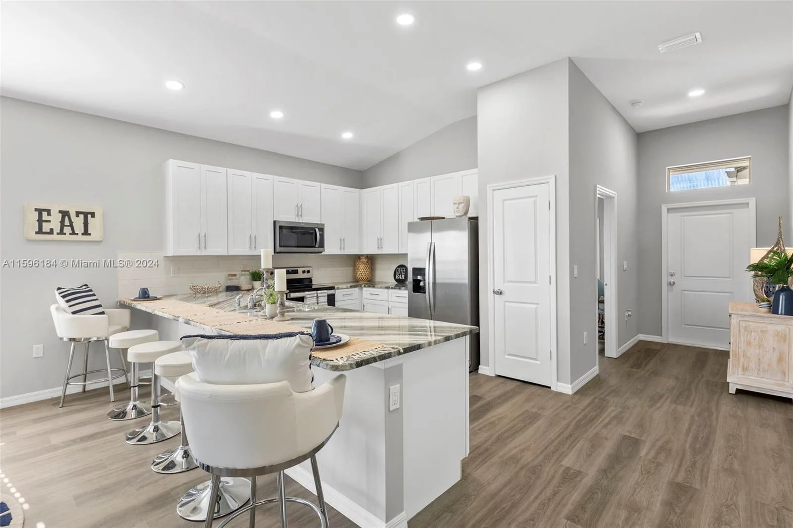 830 NE 7th Ave, Cape Coral, FL 33909 photo 5