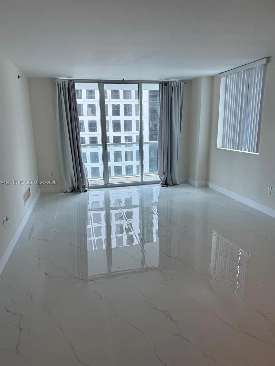 500 Brickell Ave # 3210, Miami, FL 33131