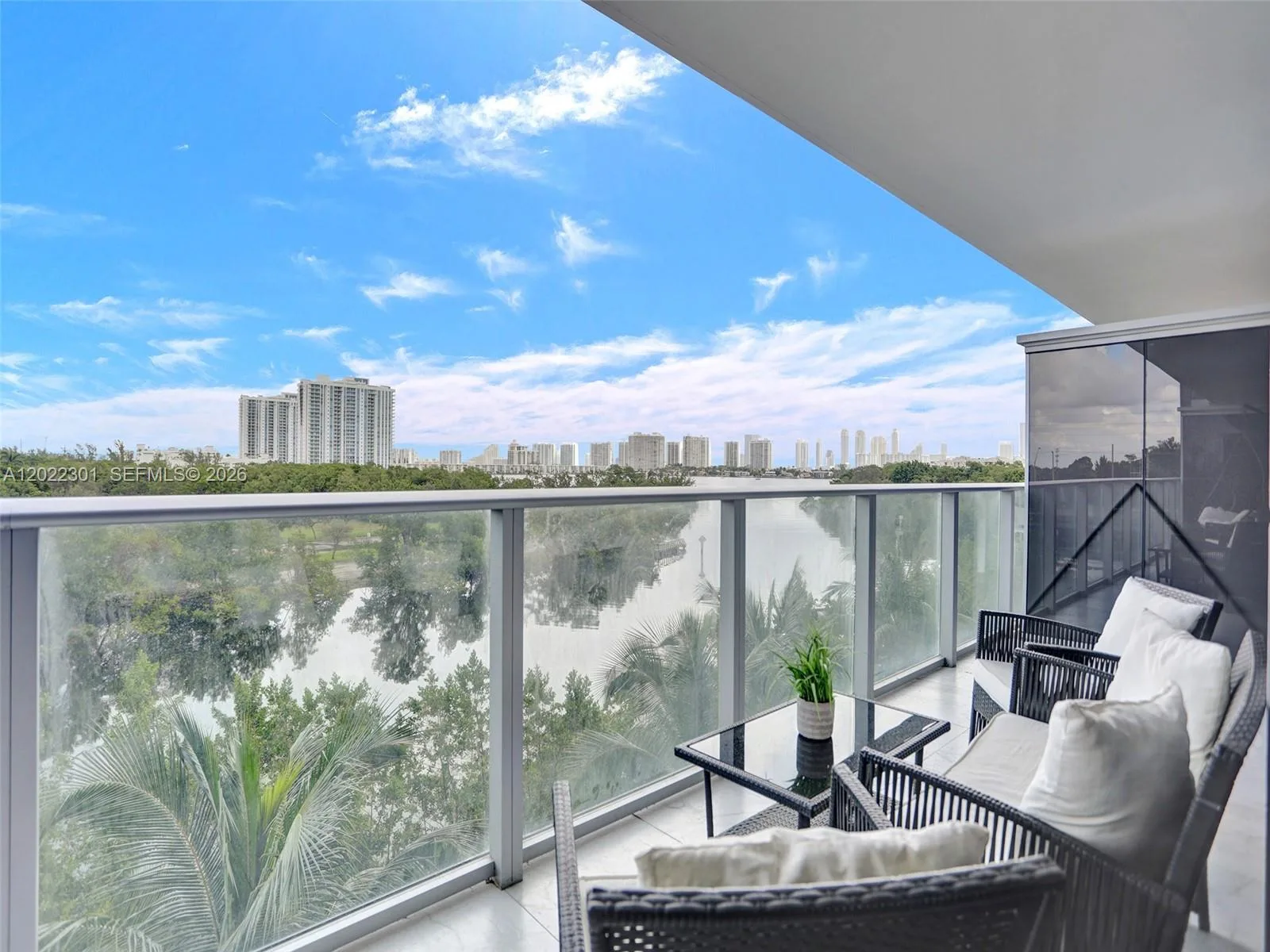 16385 N Biscayne Blvd # 403, North Miami Beach, FL 33160