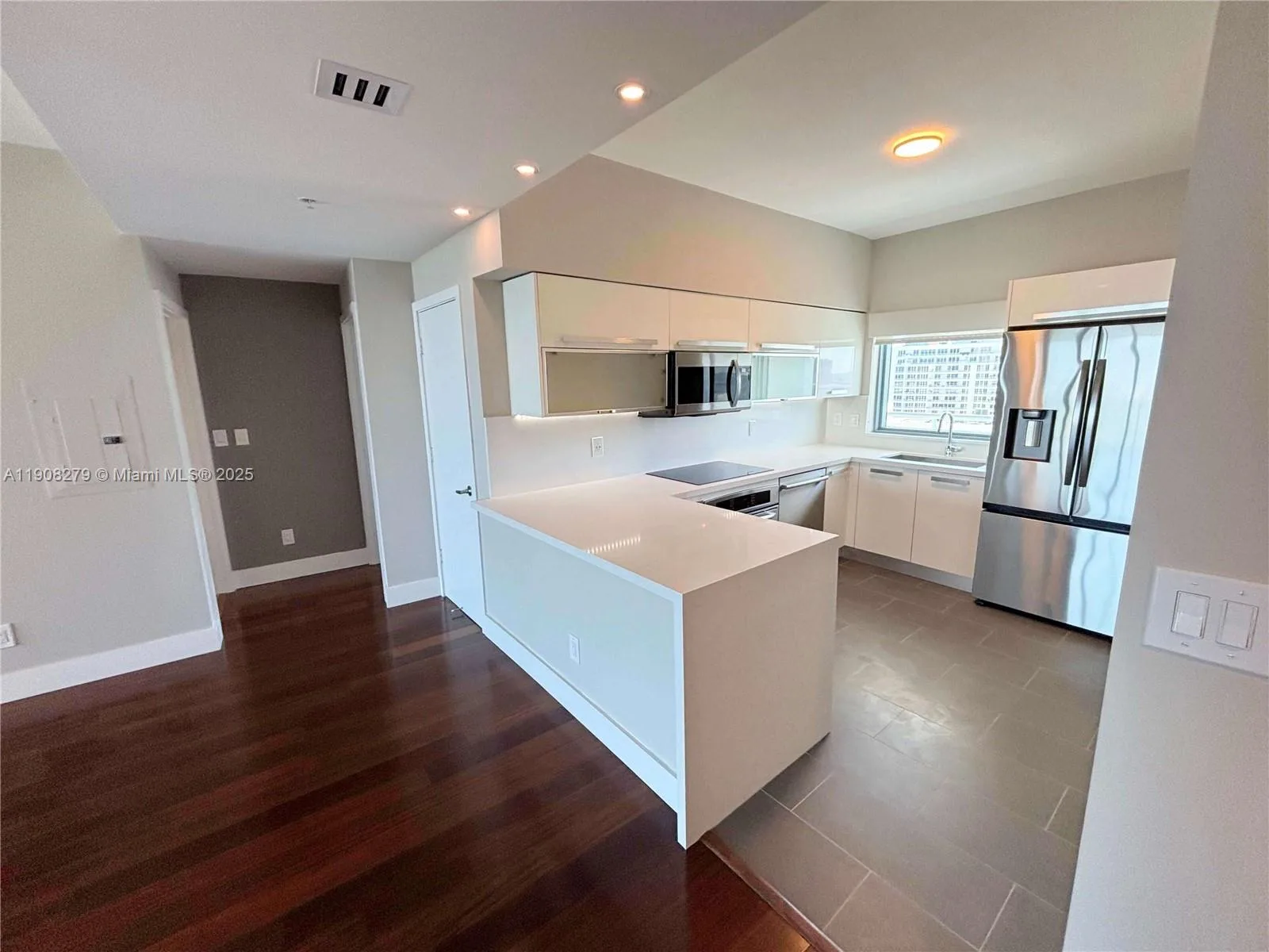 601 NE 36th St # 2306, Miami, FL 33137 photo 2