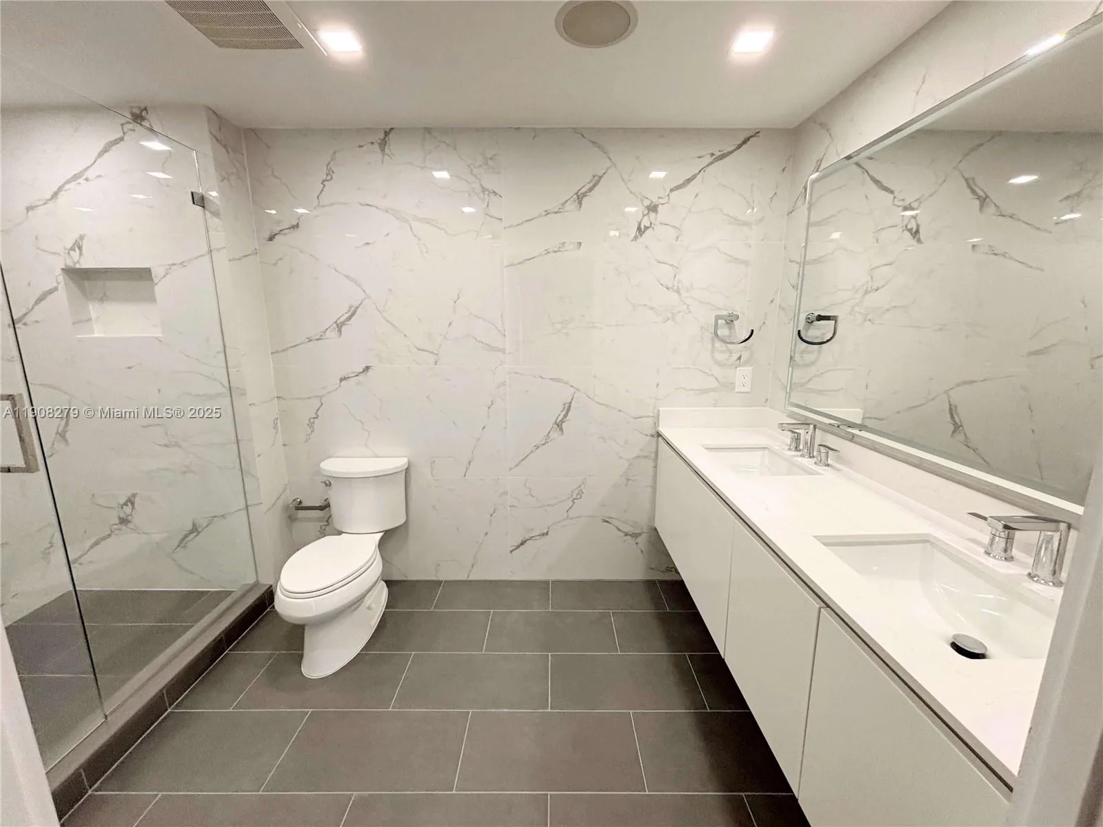 601 NE 36th St # 2306, Miami, FL 33137 photo 4