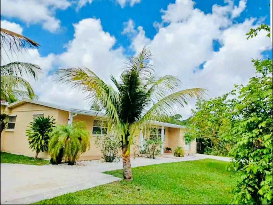 279 Hach Lane, West Palm Beach, FL 33415