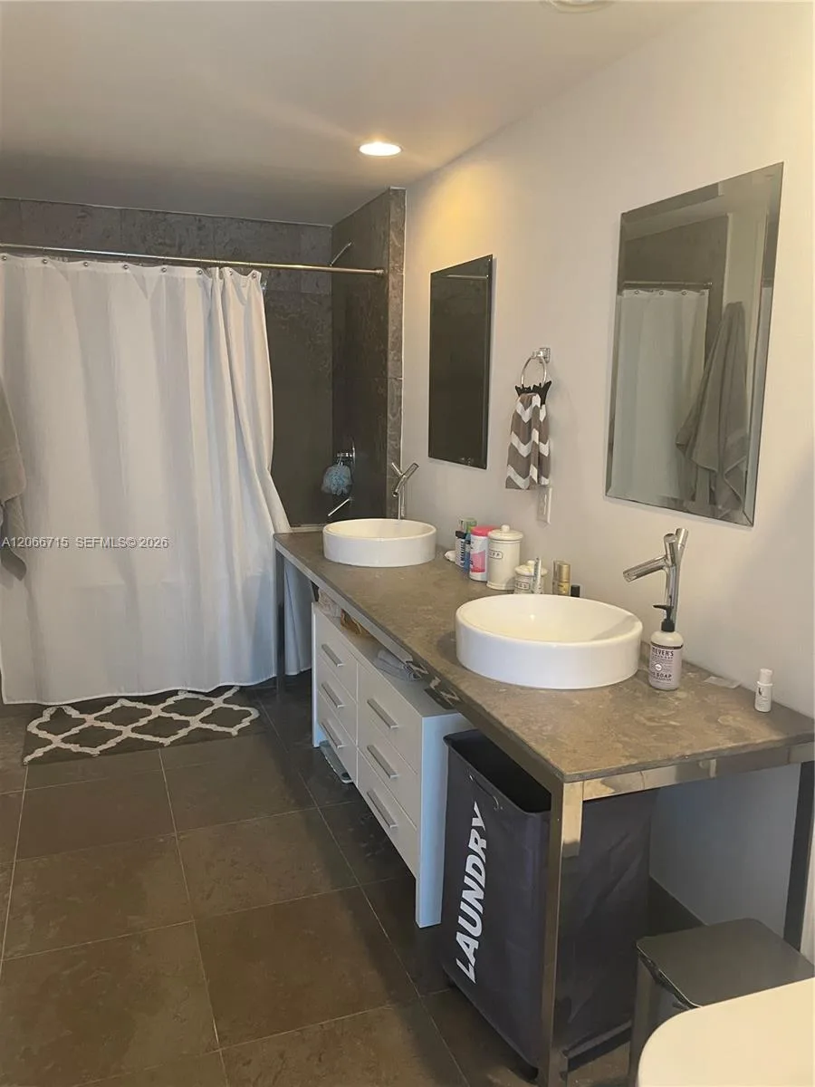475 Brickell Ave # 2511, Miami, FL 33131 photo 3