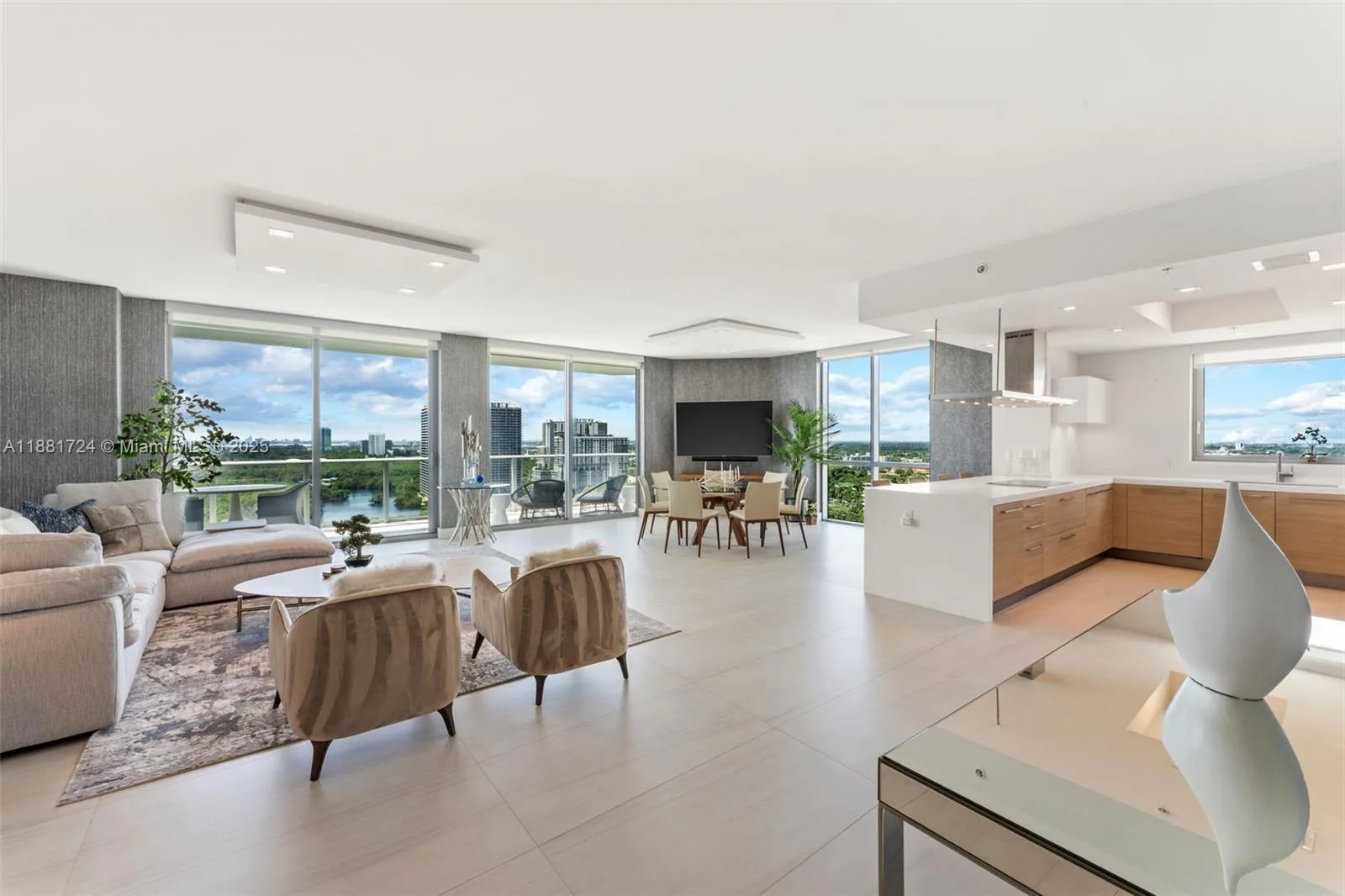 17111 Biscayne Blvd # 2202, North Miami Beach, FL 33160