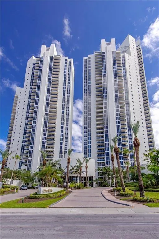 19111 Collins Avenue # 2807, Sunny Isles Beach, FL 33160
