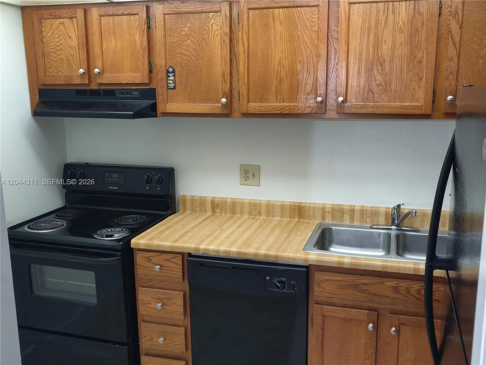 3750 Inverrary Dr # 2Q, Lauderhill, FL 33319 photo 5