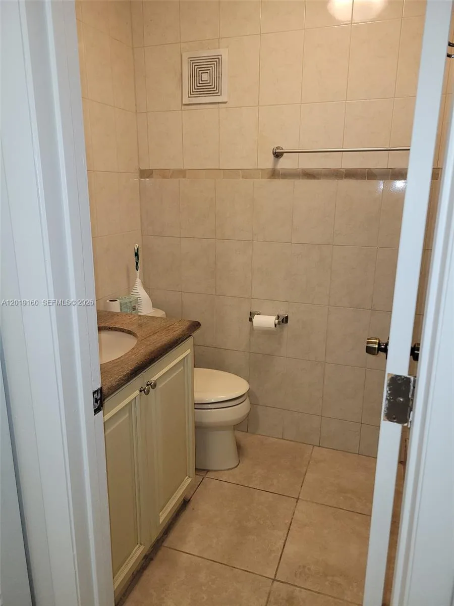 6725 NW 188th Ter, Hialeah, FL 33015 photo 5