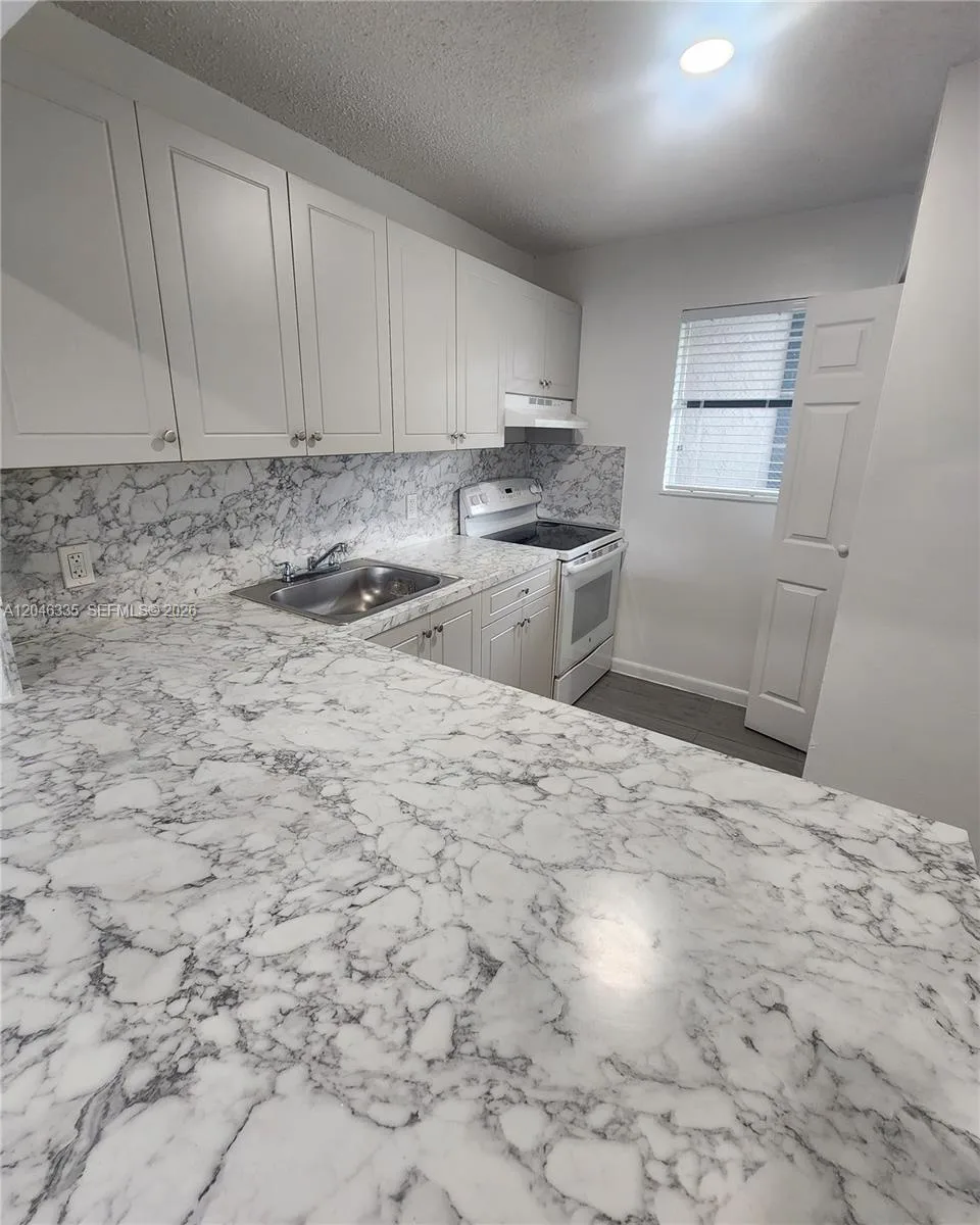10900 SW 196th St # 204, Cutler Bay, FL 33157