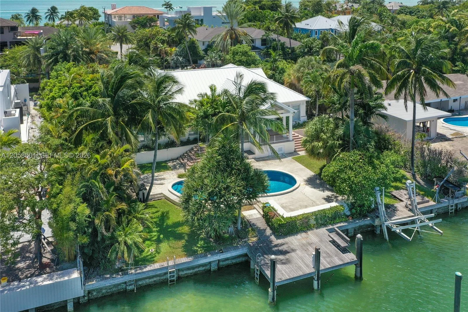 621 N Mashta Drive, Key Biscayne, FL 33149 photo 2