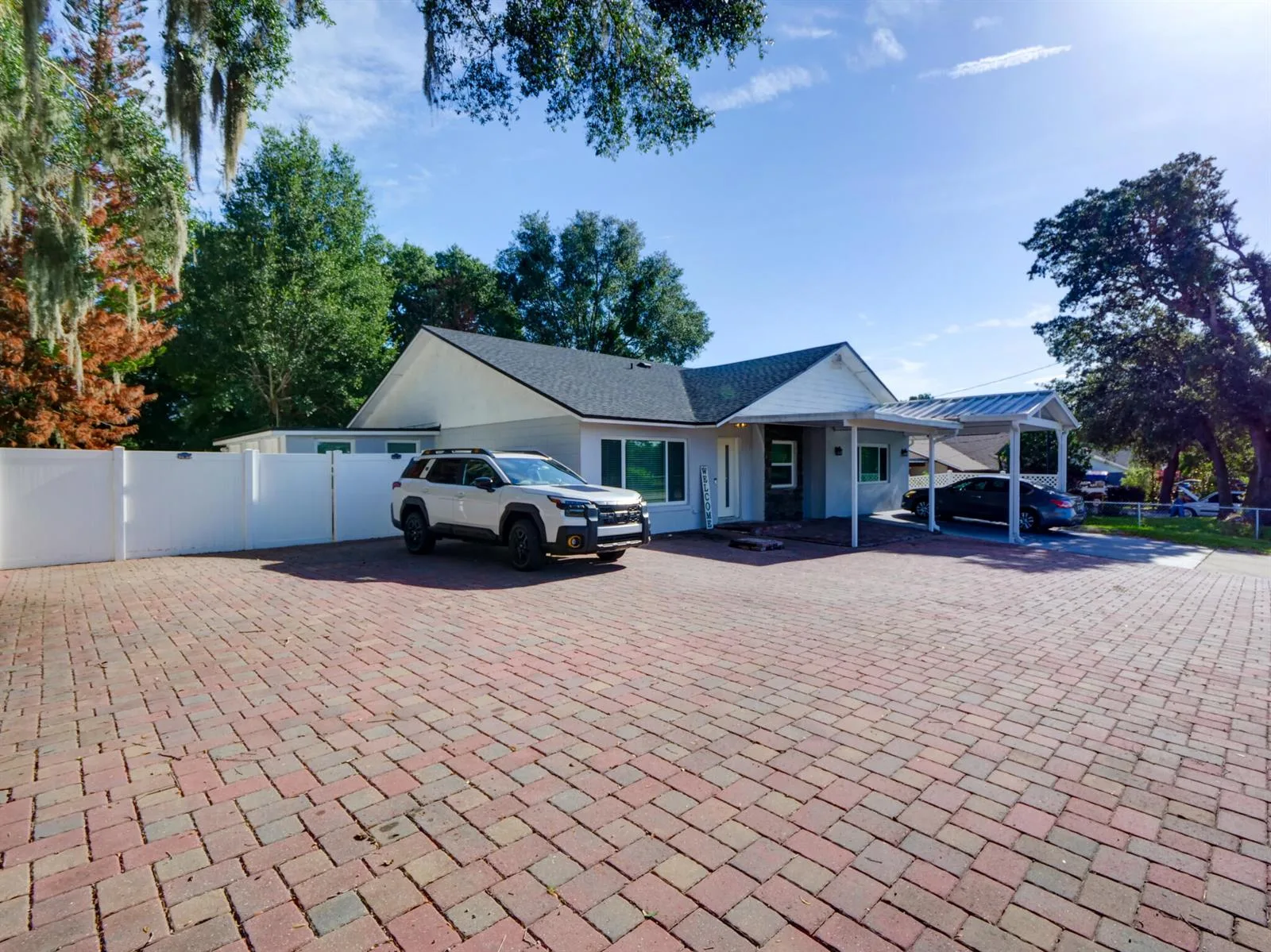 1915 E LAKE Drive, FL 32707